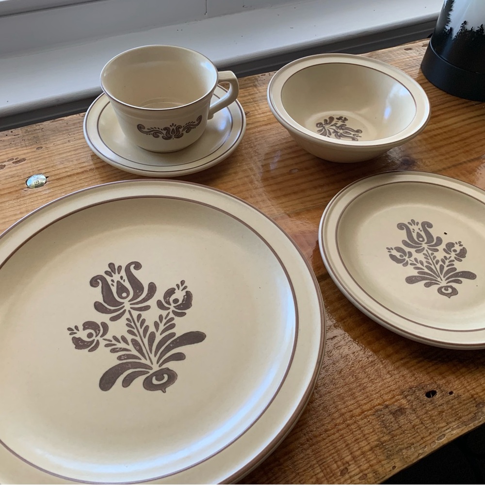 Pfaltgraff 5 piece place setting